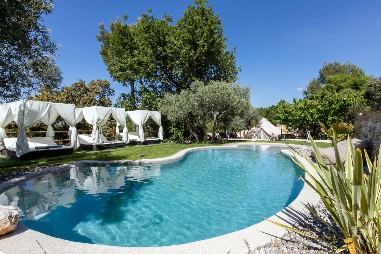 L'Oustalet Des Marres Bed and Breakfast Simiane-Collongue Francia